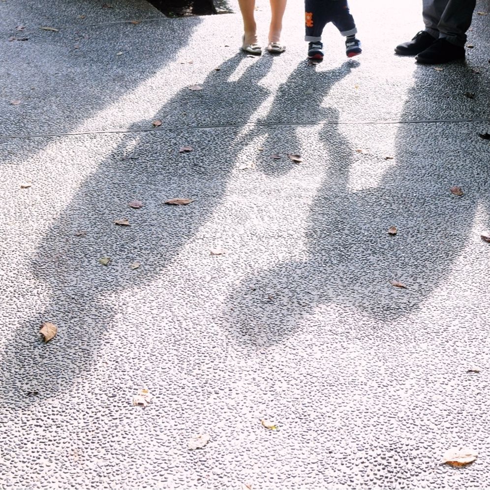 家族3人シルエット写真